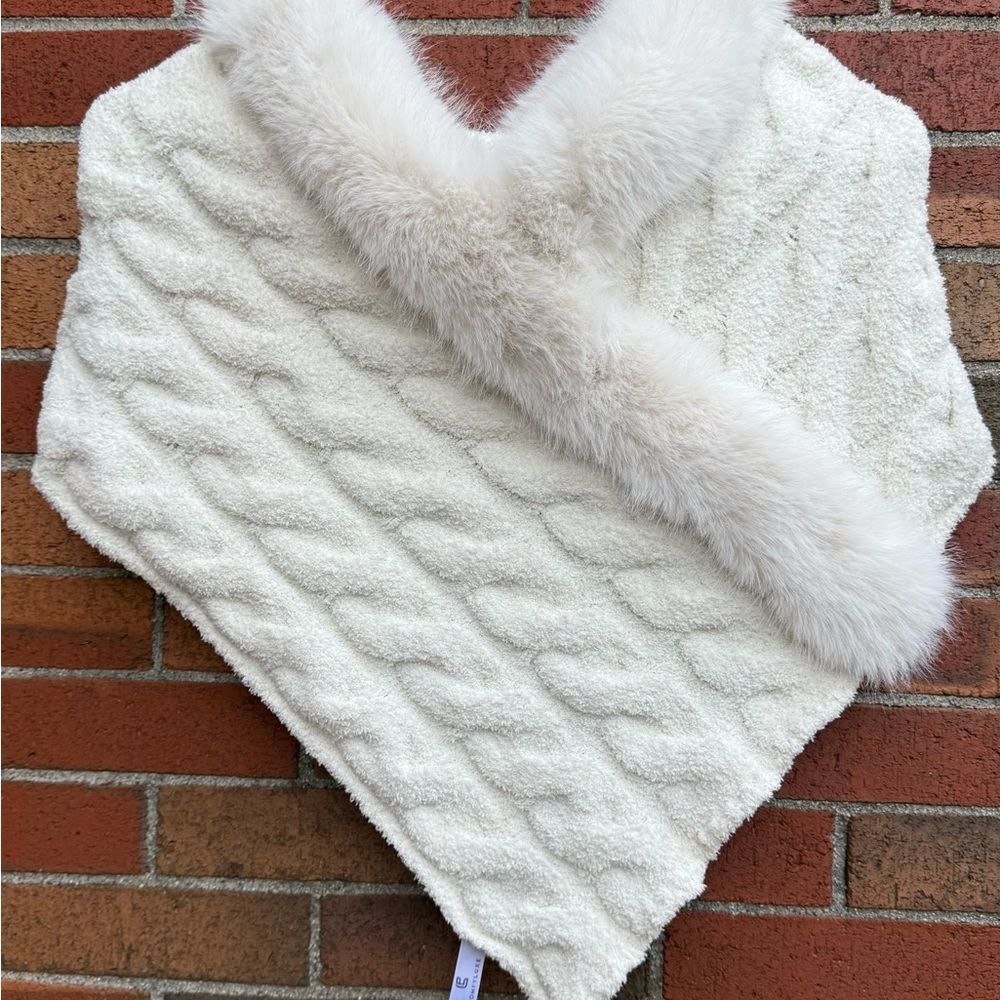 Comfyluxe Ivory Cable Knit Faux Fur Trim Poncho – NWT – One Size